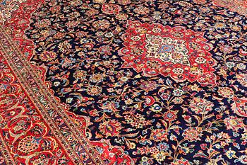 A CARPET, Kashan, ca 439 x 318 cm.