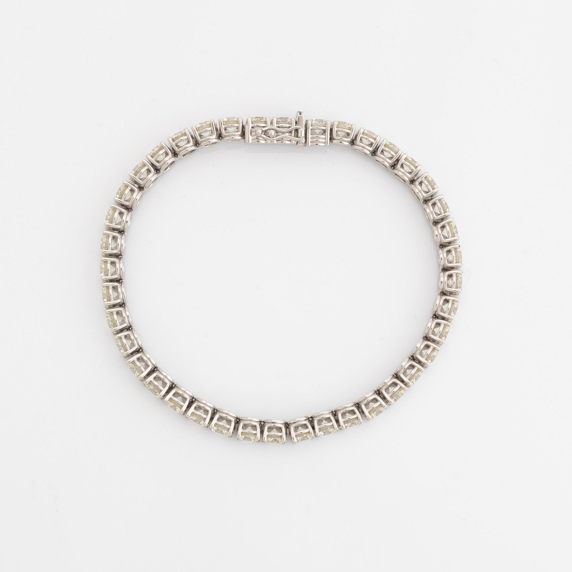 Brilliant  cut diamond tennis bracelet, total 13,01 ct.