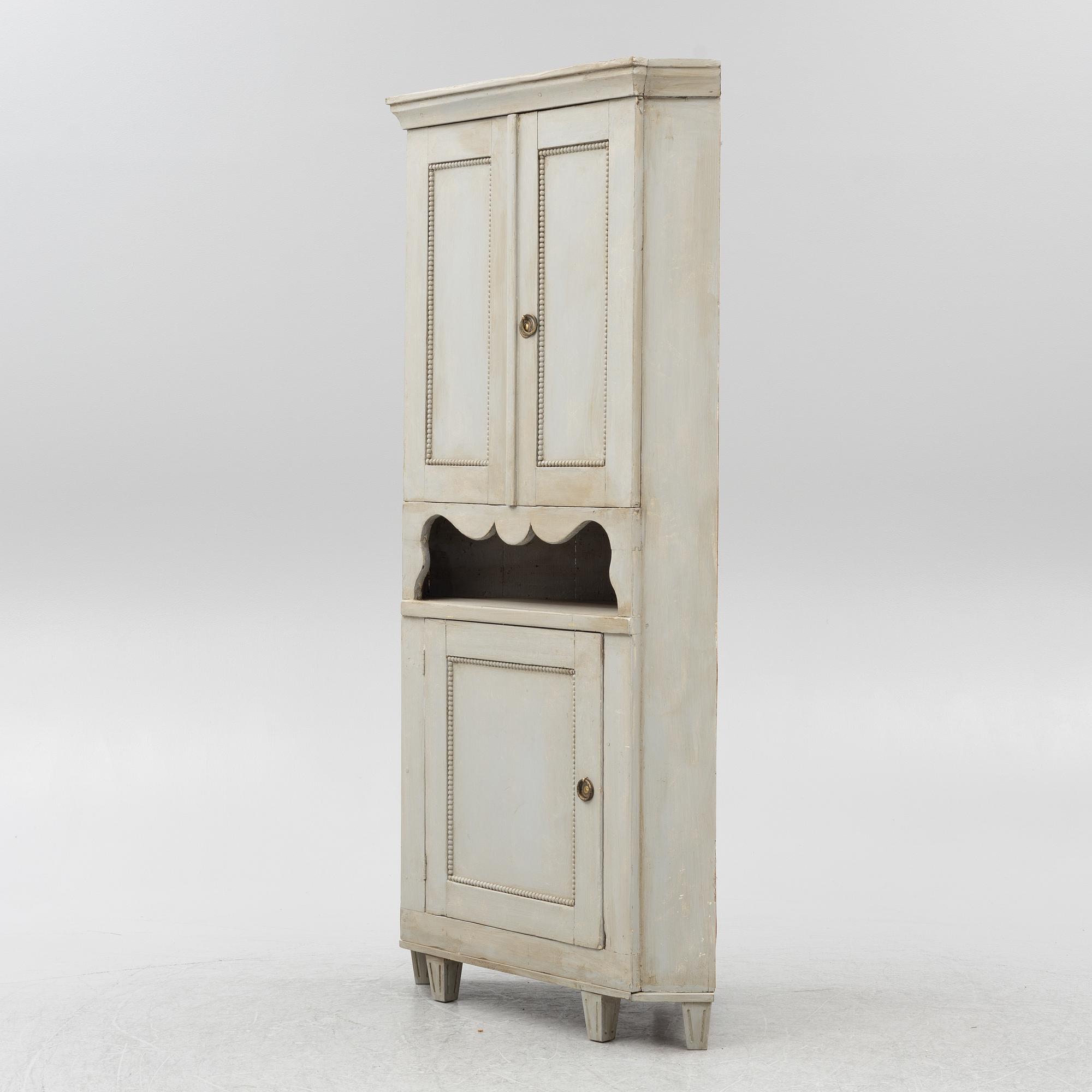 Corner cabinet, 19th century.