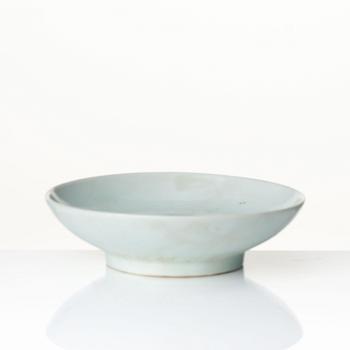 Two Korean bowls and a dish, Joseon dynasty (1392–1897).