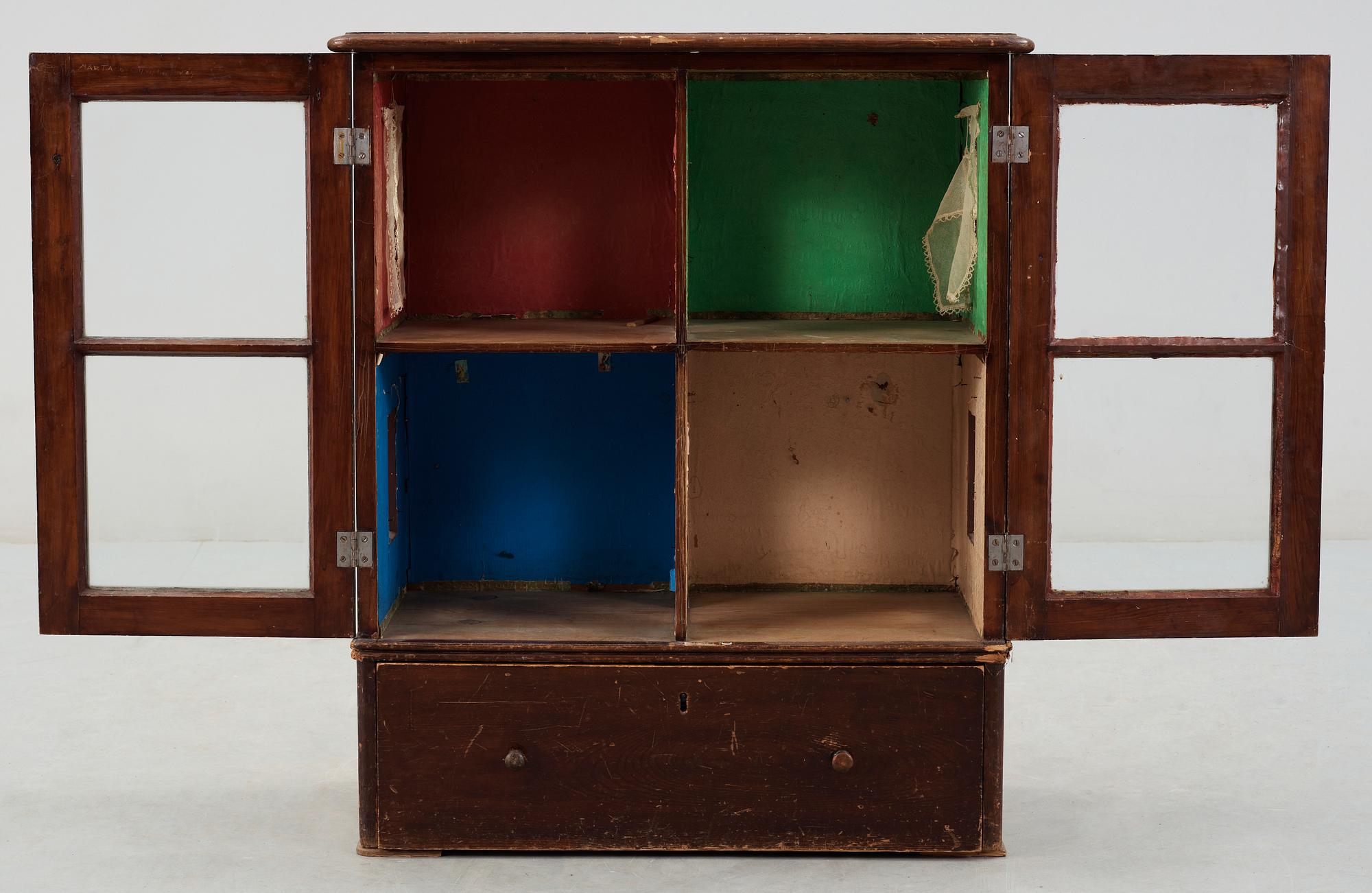 DOCKSKÅP med PARTI INREDNING, omkring 1900.