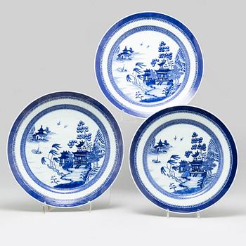 Three blue and white export porcelain serving dishes, Qing dynasty, 19th century.