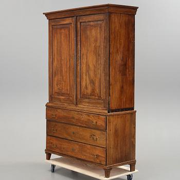 SKÅP, bär datering 1845.