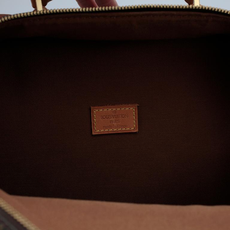 LOUIS VUITTON, messenger bag.