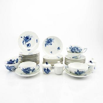 A 41 pcs Blå Blomst porcelain service Royal Copenhagen.