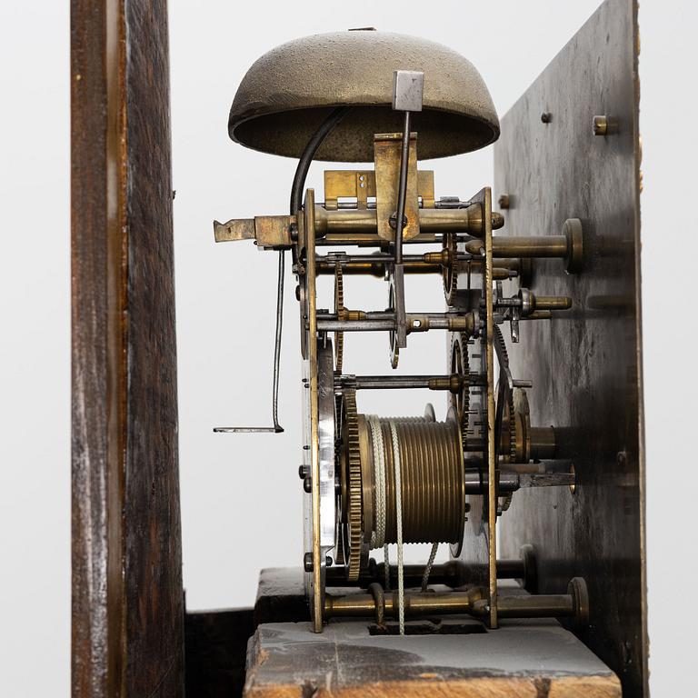 An English longcase clock, 18th/19th century.