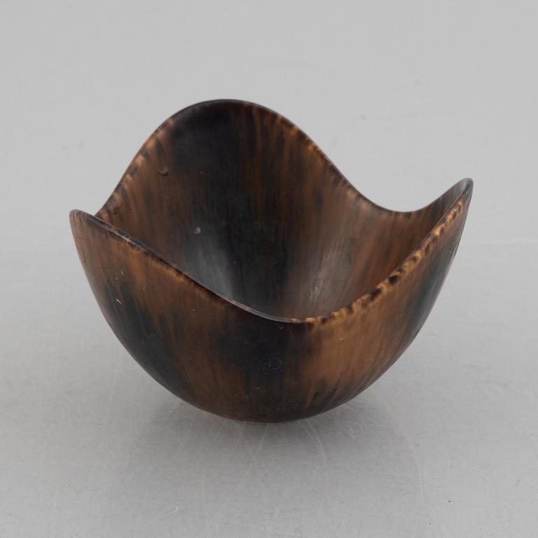 Gunnar Nylund, five pieces of stoneware, Rörstrand, Sweden.