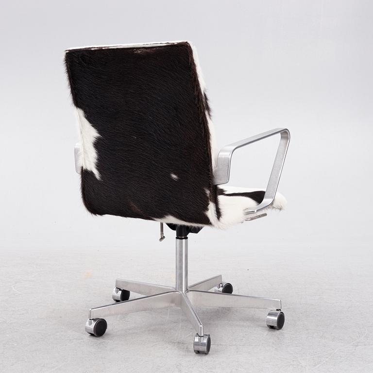 Arne Jacobsen, an 'Oxford' chair, Republic of Fritz Hansen, dated 2008.