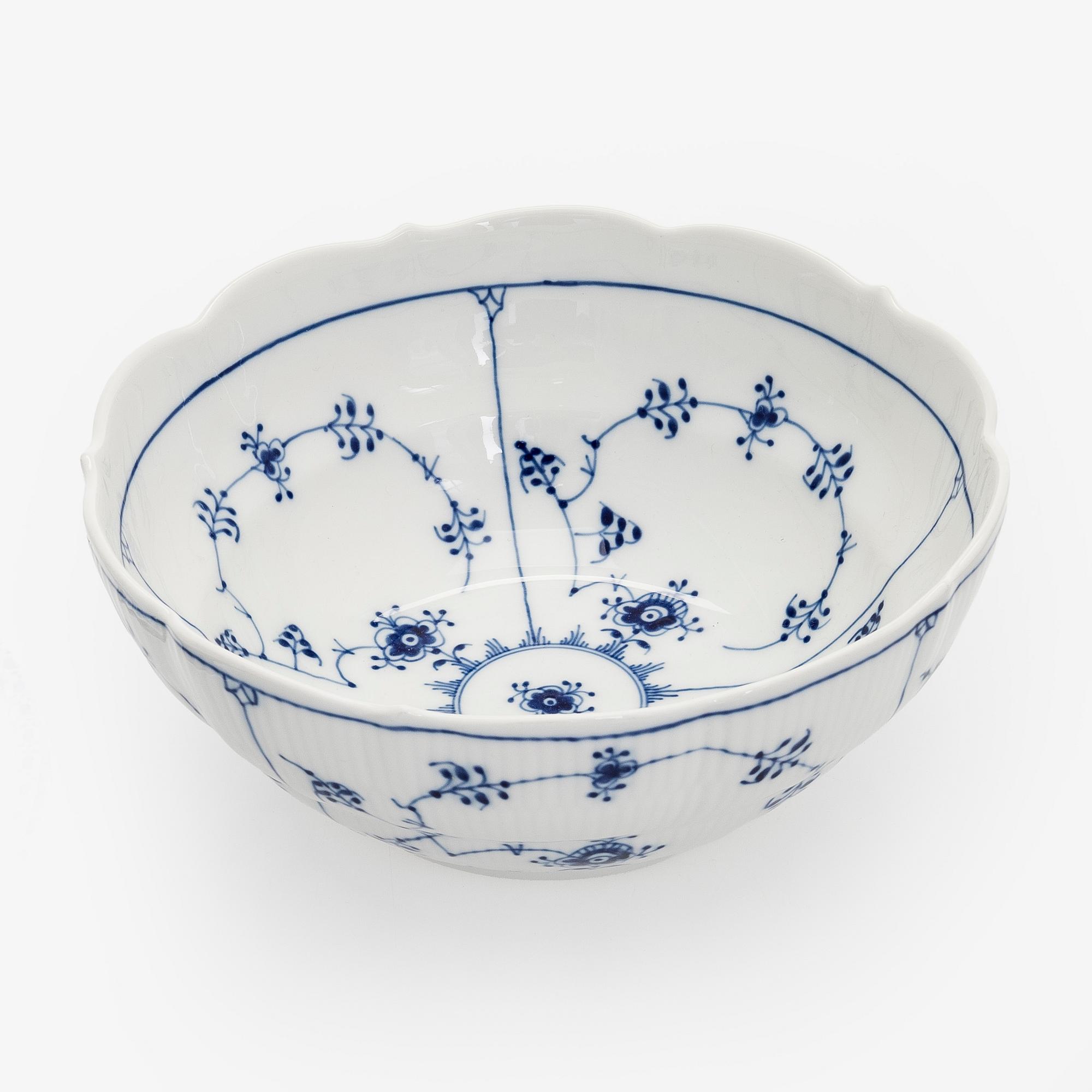 An 8-piece porcelain "Musselmalet", Royal Copenhagen, Denmark.