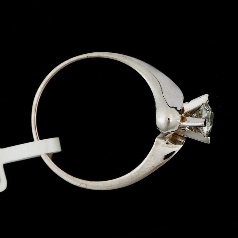 RING, 18k vitguld med briljantslipad diamant ca0,47ct. Vikt 5g.