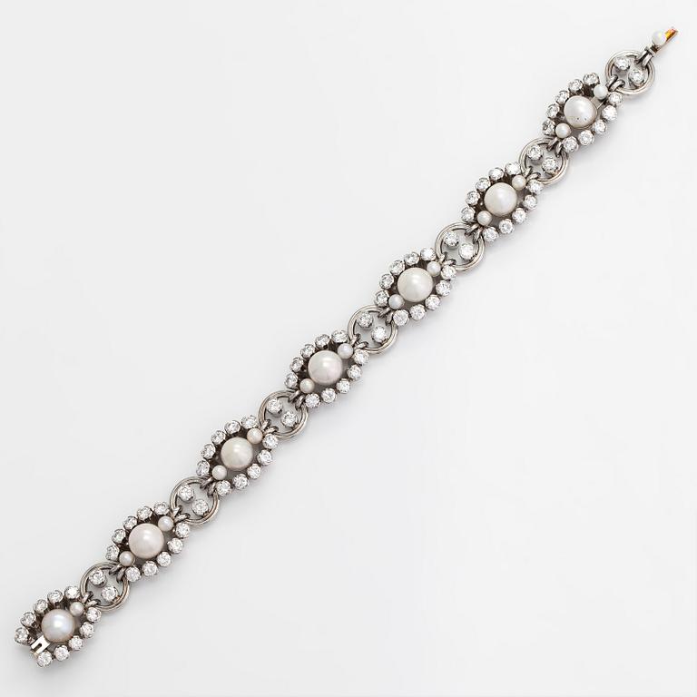 A.Tillander, collier/armband, platina, briljantslipade diamanter totalt ca 6.72 ct och odlade pärlor.