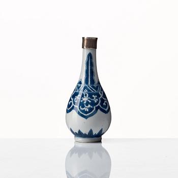 Two blue and white vases, Qing dynasty, Kangxi (1662-1722).