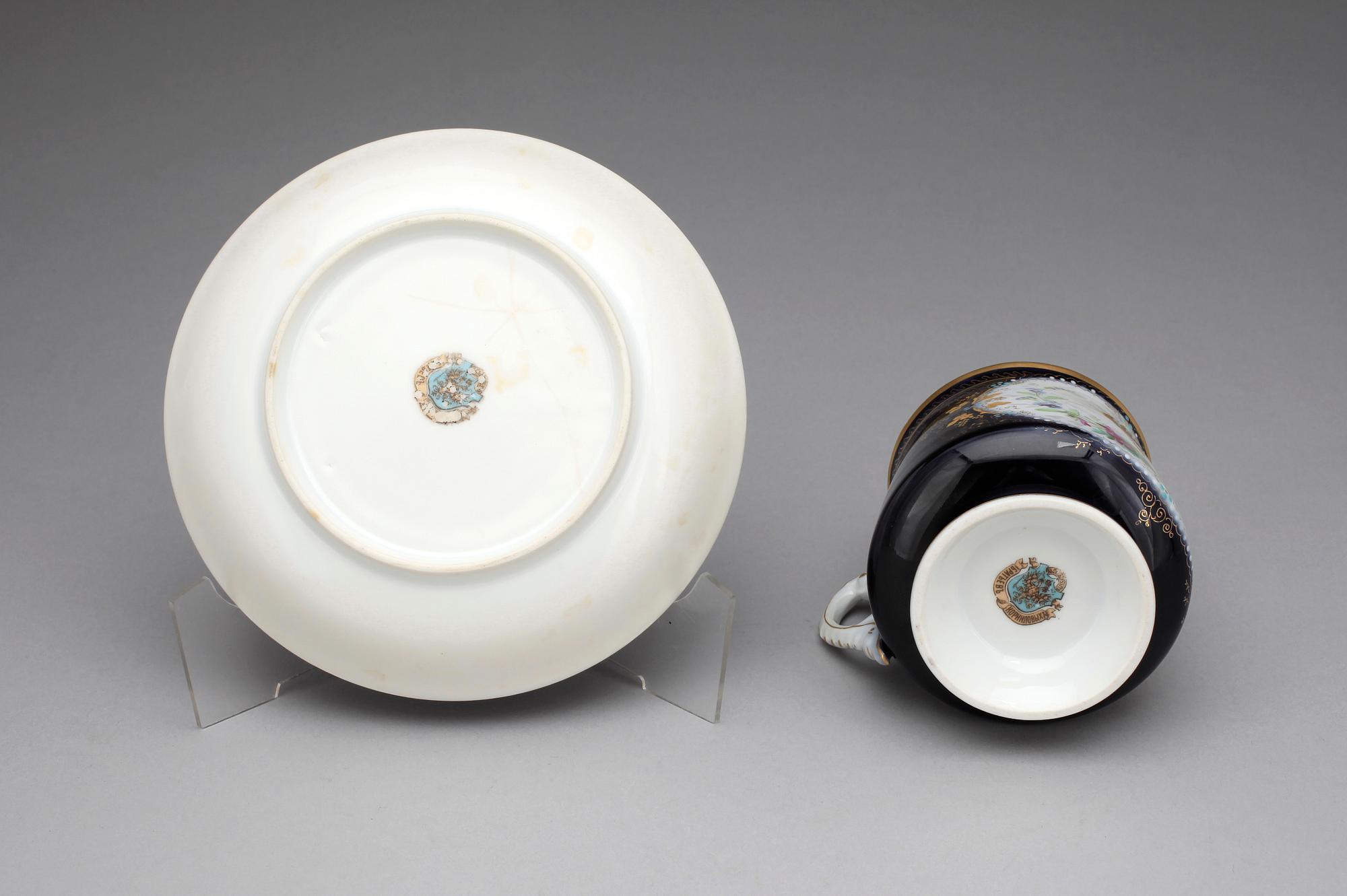 CHOKLADKOPP MED FAT, porslin, Kornilov, Ryssland, dat 29/7 1888.