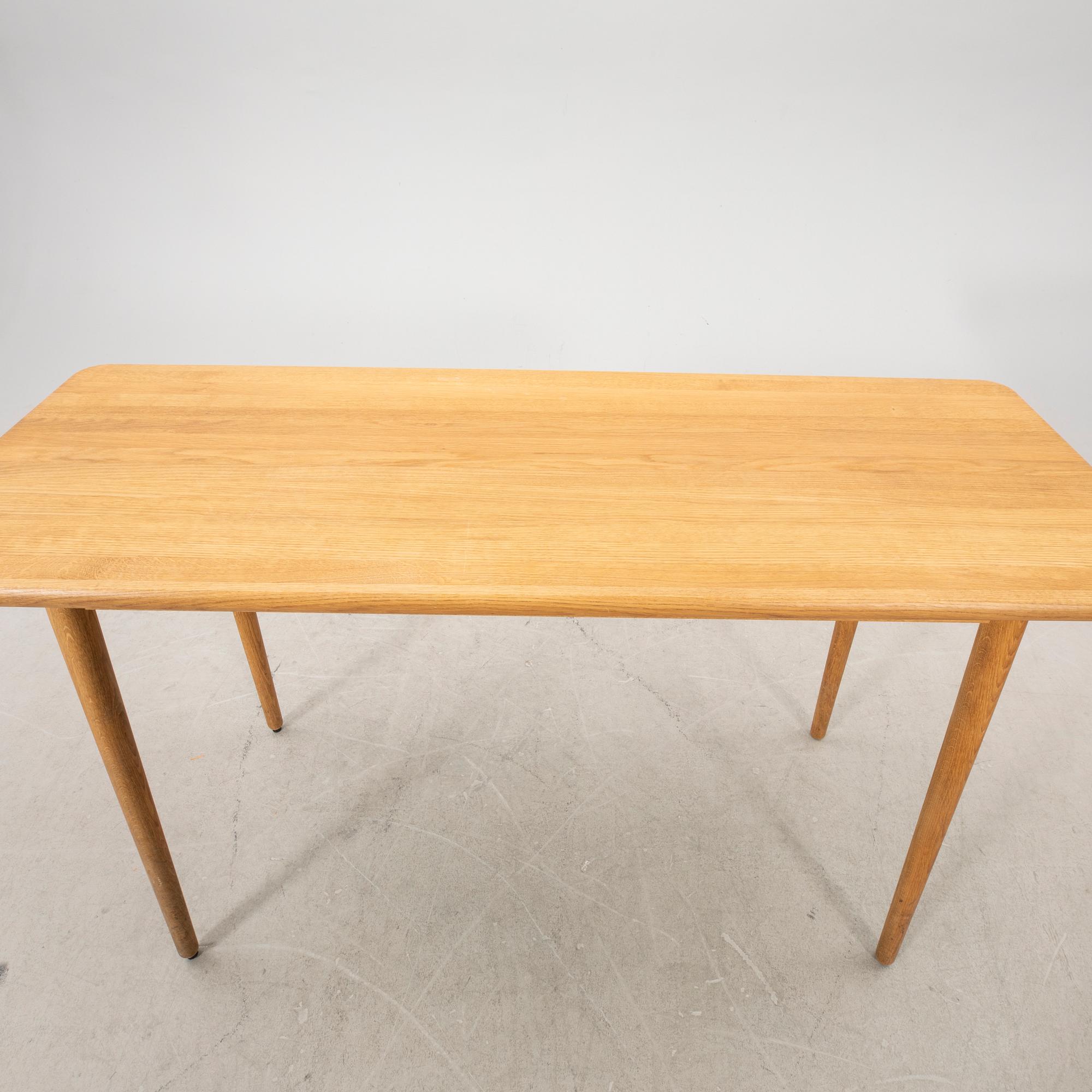 Jonas Lindvall, a Miss Holly oak bar table 21st century.