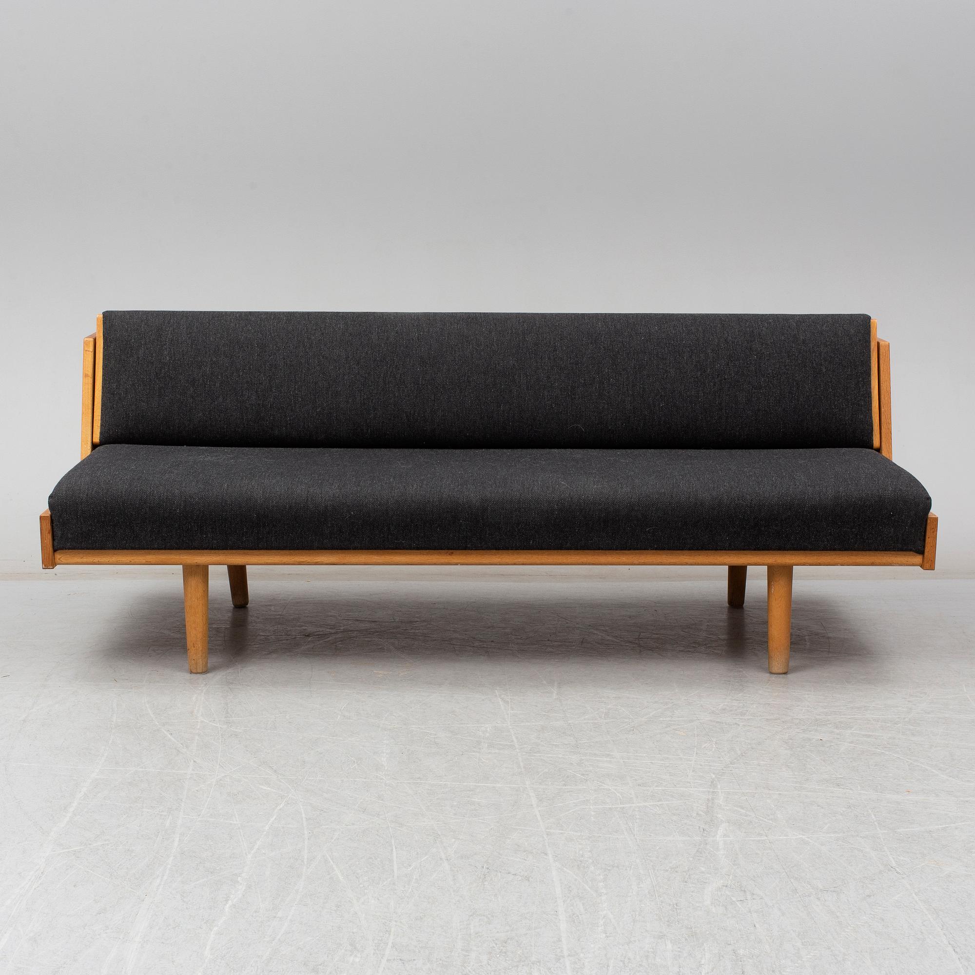 HANS J WEGNER, sofa, 'GE-258', Getama, Denmark. Mid 20th century.