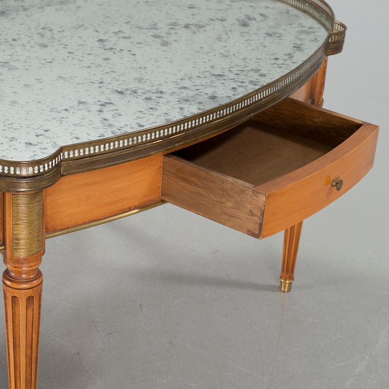 A sofa table from the second half of the 20th century.