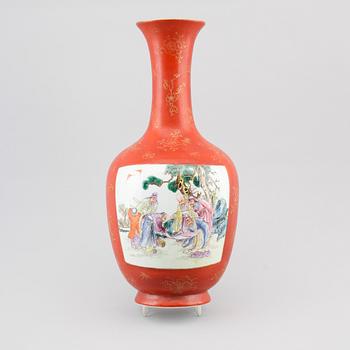 VÄGGVAS, porslin, Kina, sannolikt 1900-tal.