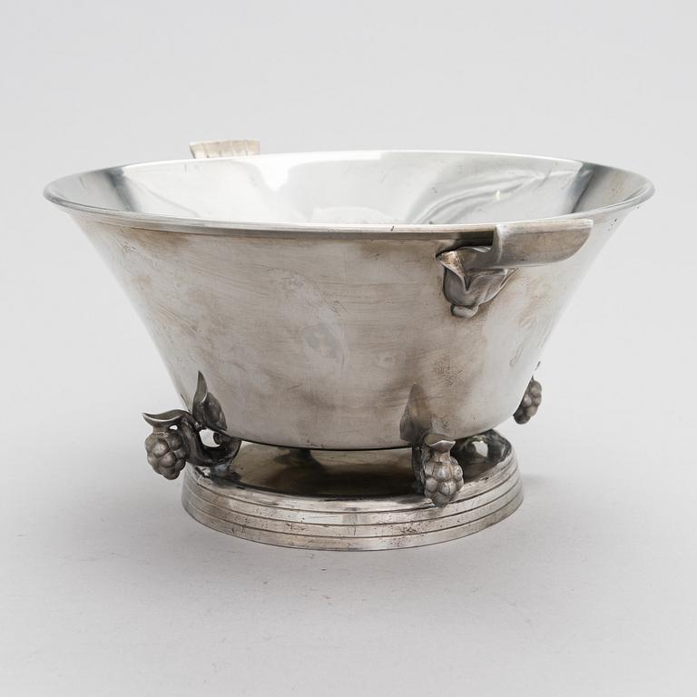 Paavo Tynell, a 1930's bowl for Taito.