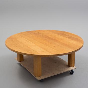 A late 20th century oak table.