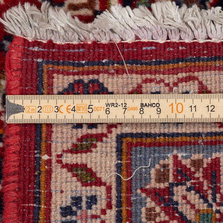 Matta, Meshed, ca 372 x 290 cm.