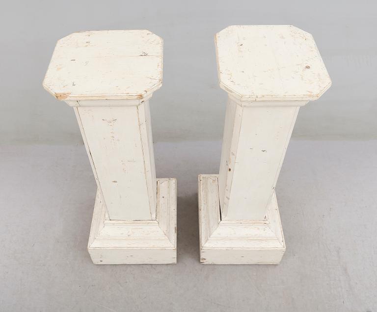 KOLONNER, 1 par, omkring år 1900.