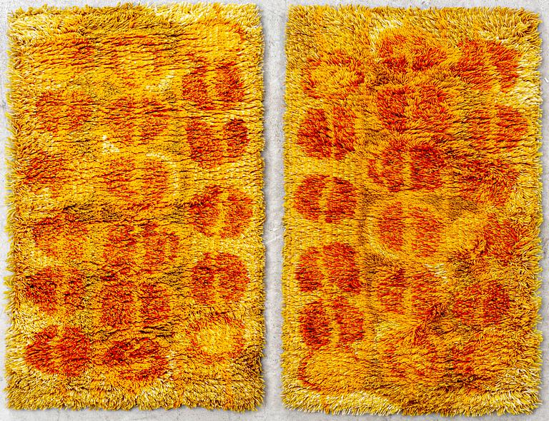 Clara Salander, mattor ett par maskinsydda ryor "Örby" Östergyllen Rya ca 120x70 cm vardera.