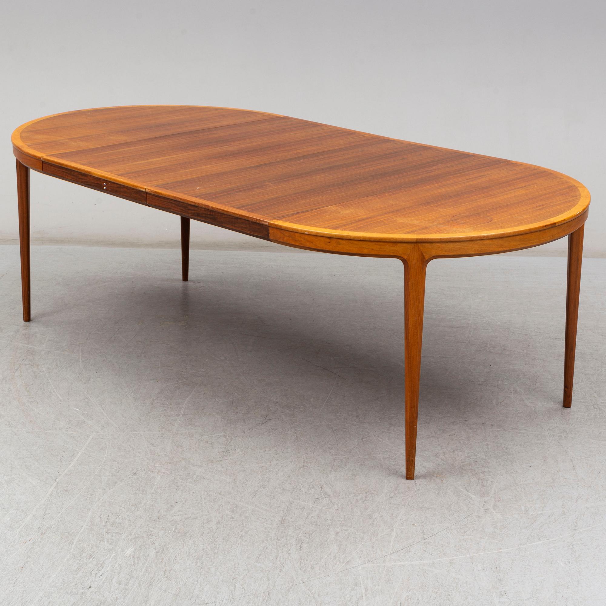 BERTIL FRIDHAGEN, a round teak dining table from Bodafors, 1958.
