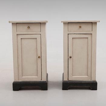 SÄNGBORD, 1 par, 1900-talets första hälft.