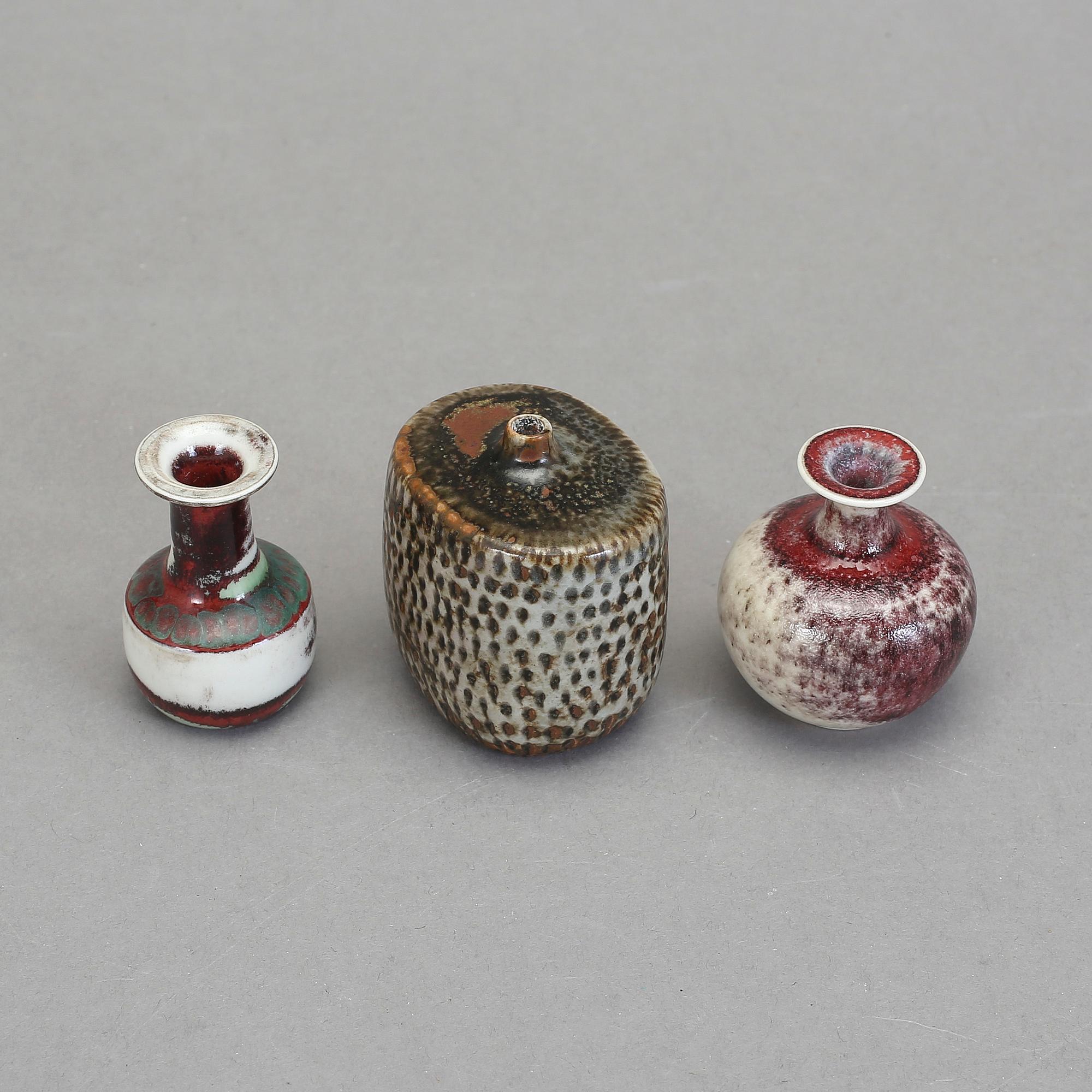 MINIATYRVASER, 3 st, stengods. Stig Lindberg, Gustavsbergs Studio.