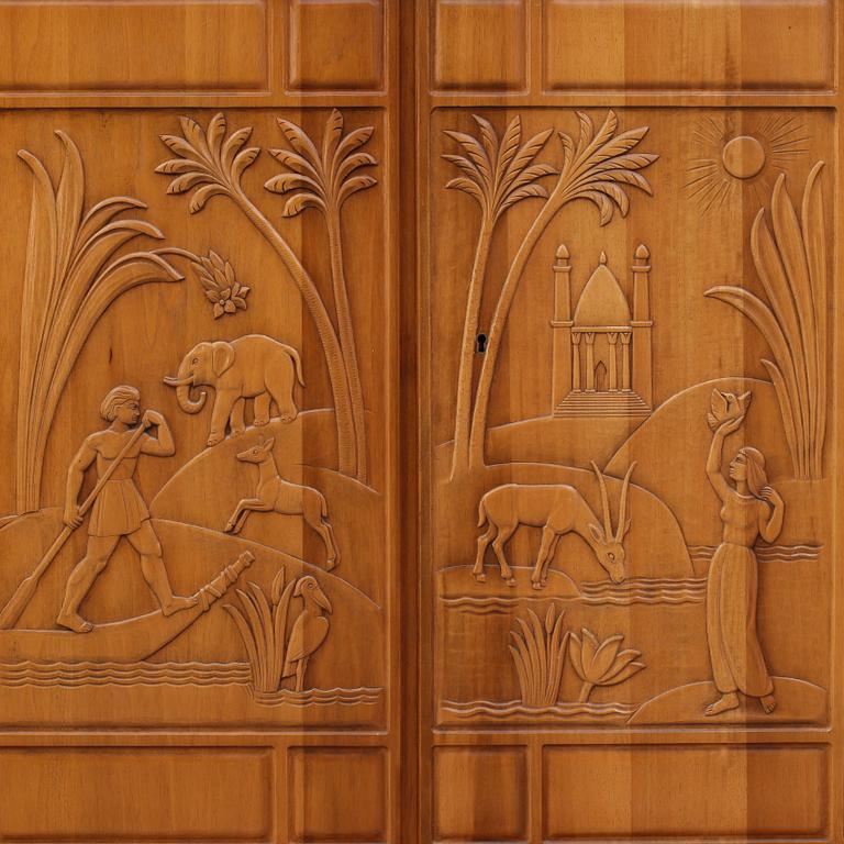 SKÅP, Eugene Höglund, Bildhugg-verkstad, Vetlanda, 1900-talets mitt.