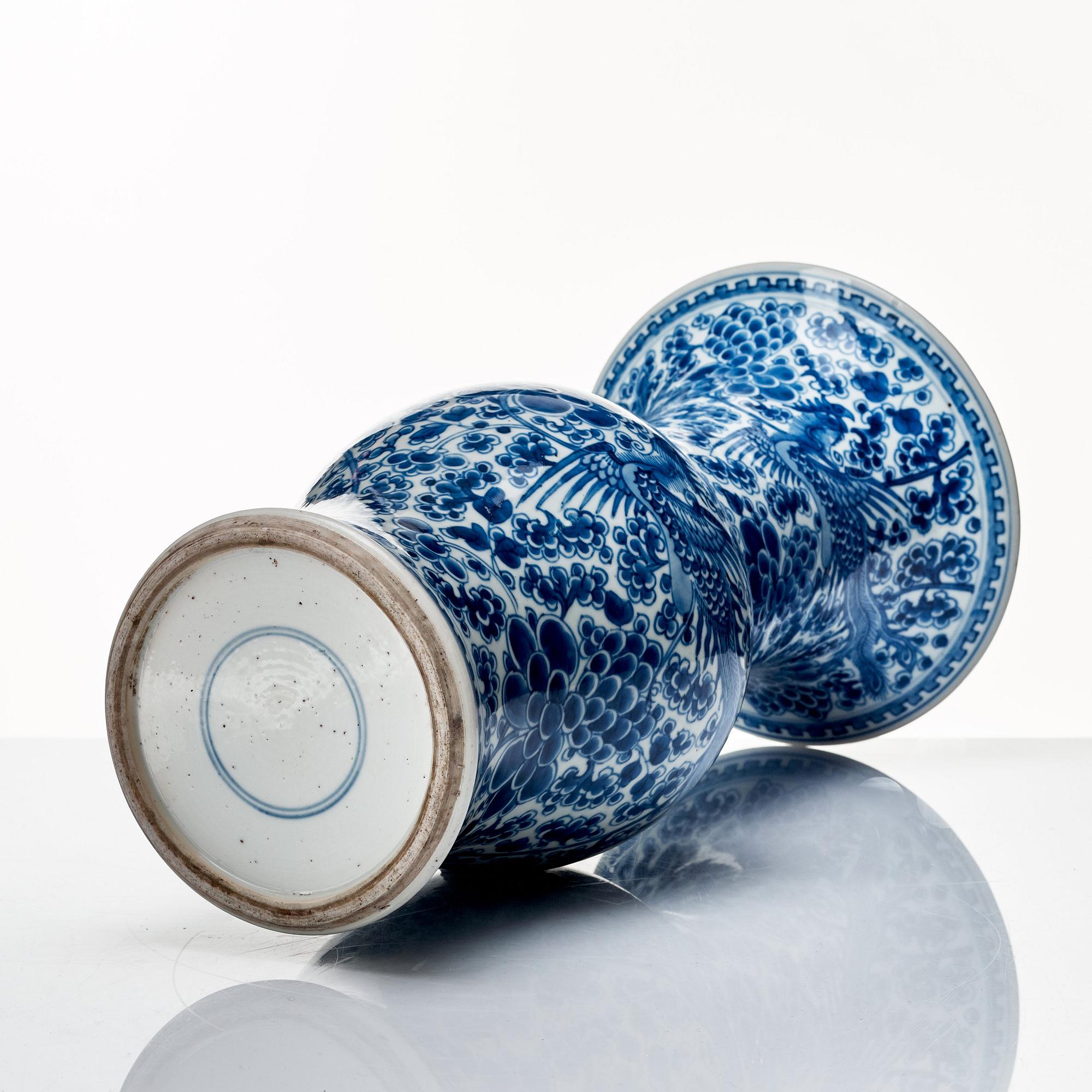 A blue and white vase, Qing dynasty, 18th Century.