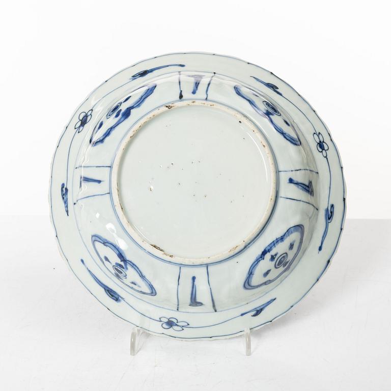 A Chinese blue and white porcelain bowl, 17th century.
