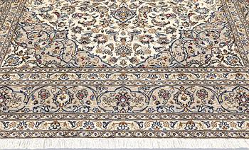 A Keshan carpet, approx. 340 x 244 cm.