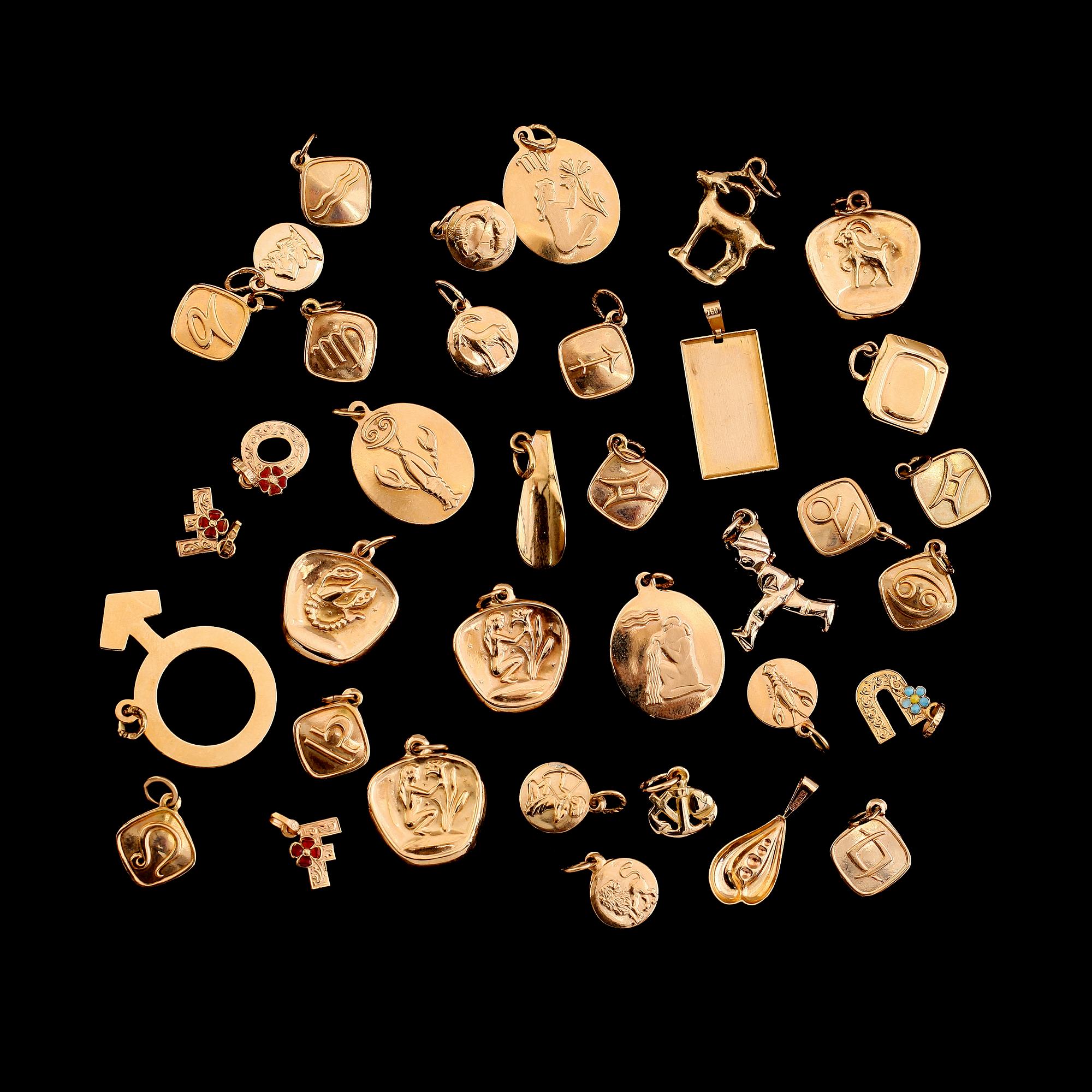 BERLOCKER, 36 st, 18 k guld. Vikt ca 28 gram.