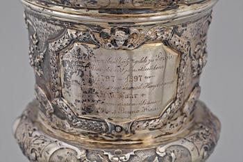 PRAKTPOKAL, underhaltigt silver, nyrenässans, TH Müller, Tyskland, dat 1897, vikt ca 1400 gram.
