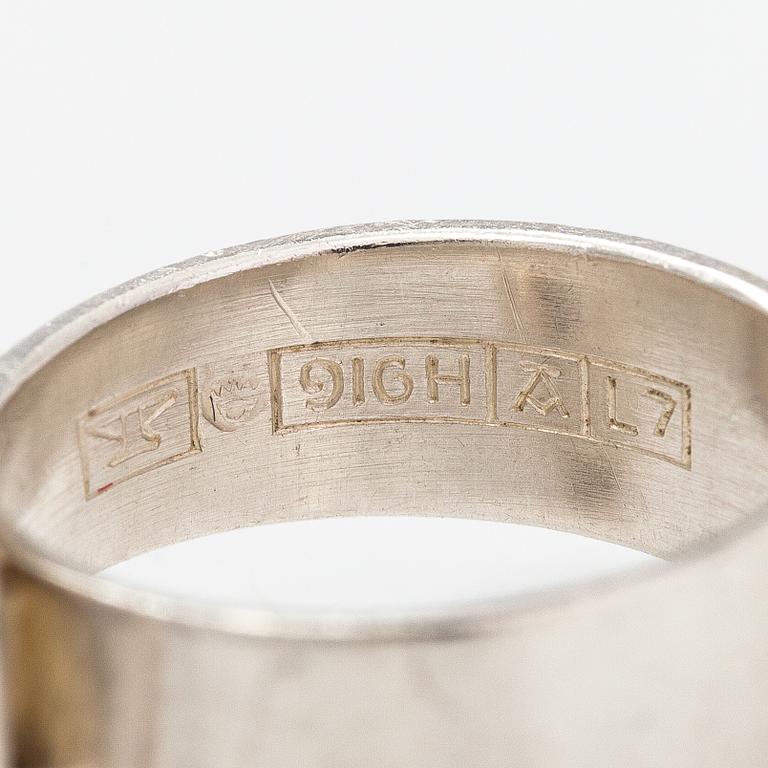 Elis Kauppi, A silver ring with a rock crystal. Kupittaan kulta, Turku 1964.