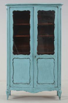 VITRINSKÅP, rokokostil, omkring sekelskiftet 1900.