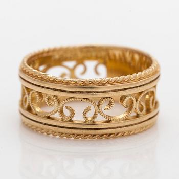 Kalevala Koru, an 18K gold 'Filigree' ring, Helsinki 2001.