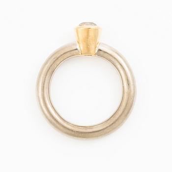 Ring in 18K gold and white gold with a cushion-shaped old-cut diamond.