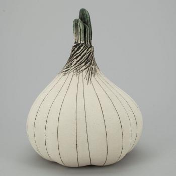 KERAMIKSKULPTUR, Vitlök. Sign. GOG/JL, Arabia Finland.