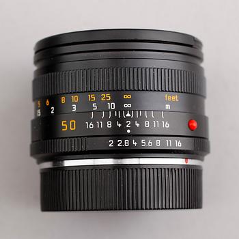 KAMERA, Leica R8, nr 2292368, samt 2 objektiv. Tyskland, modellen lanserad 1996.