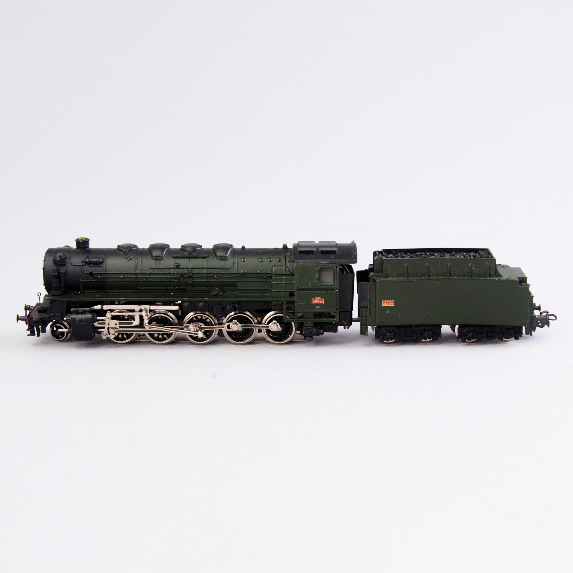 MÄRKLIN, sähkövetureita, 2 kpl ja vaunu, Saksa.