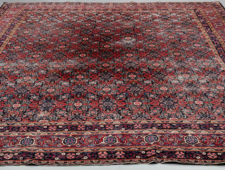 A semi-antique Yazd carpet, ca 444 x 307 cm.