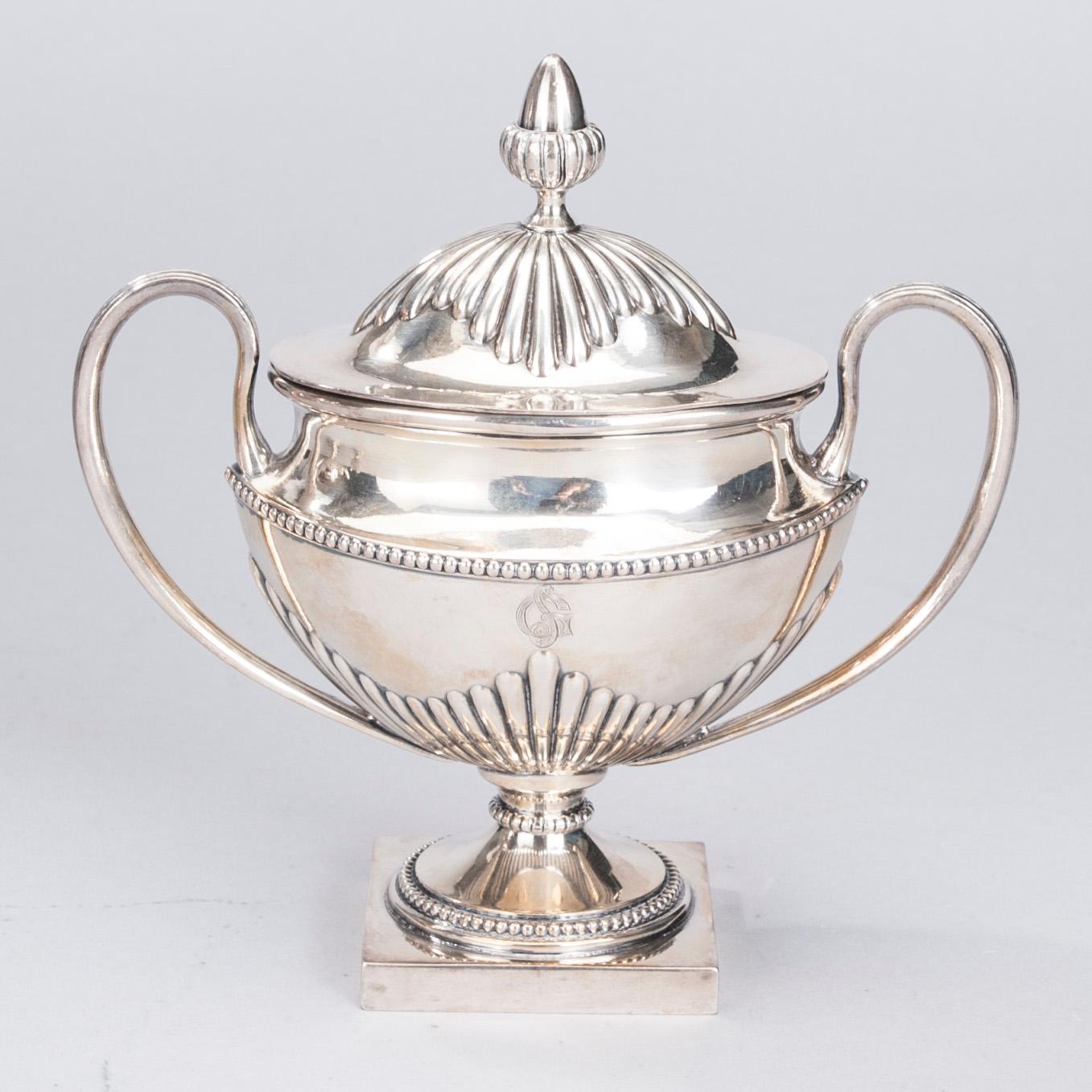 KAFFESERVIS, 3 delar, försilvrad metall, empirestil, 1900-talets första hälft.