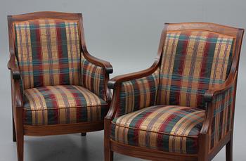 FÅTÖLJER, ett par. 1900-tal.