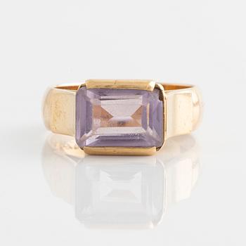 Ring, 18K guld med ametist.