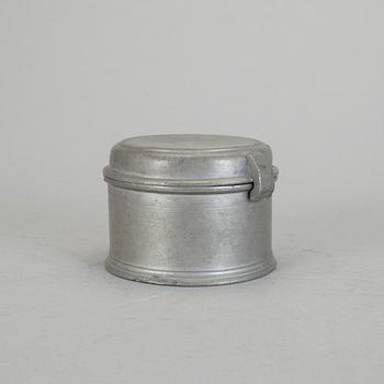 SMÖRASK, tenn, otydlig stämpel troligen England, ägarmärkning med datering 1801.