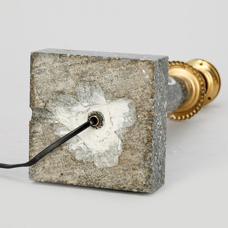 BORDSLAMPA, kolmårdsmarmor, 1900-talets början.