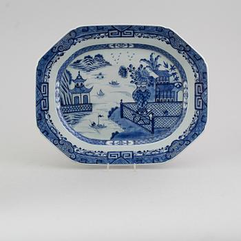 STEKFAT, porslin, Kina, Qianlong 1736-1795.