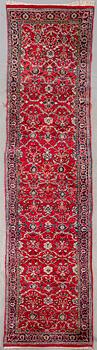 An old Sarouk runner ca 443x81 cm.